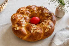 Греческий пасхальный хлеб