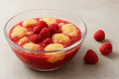 Малиновый суп с манными клецками