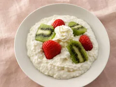 Рисовая каша с медом и сухофруктами