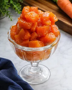 Салат из моркови, кураги и лимона