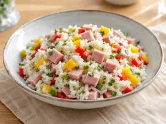 Салат рисовый с ветчиной и перцем