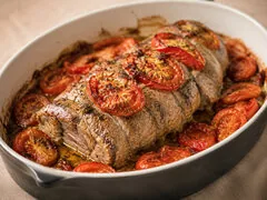 Телятина, запеченная с помидорами