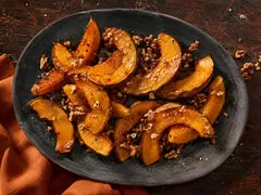 Тыква, запеченная с орехами
